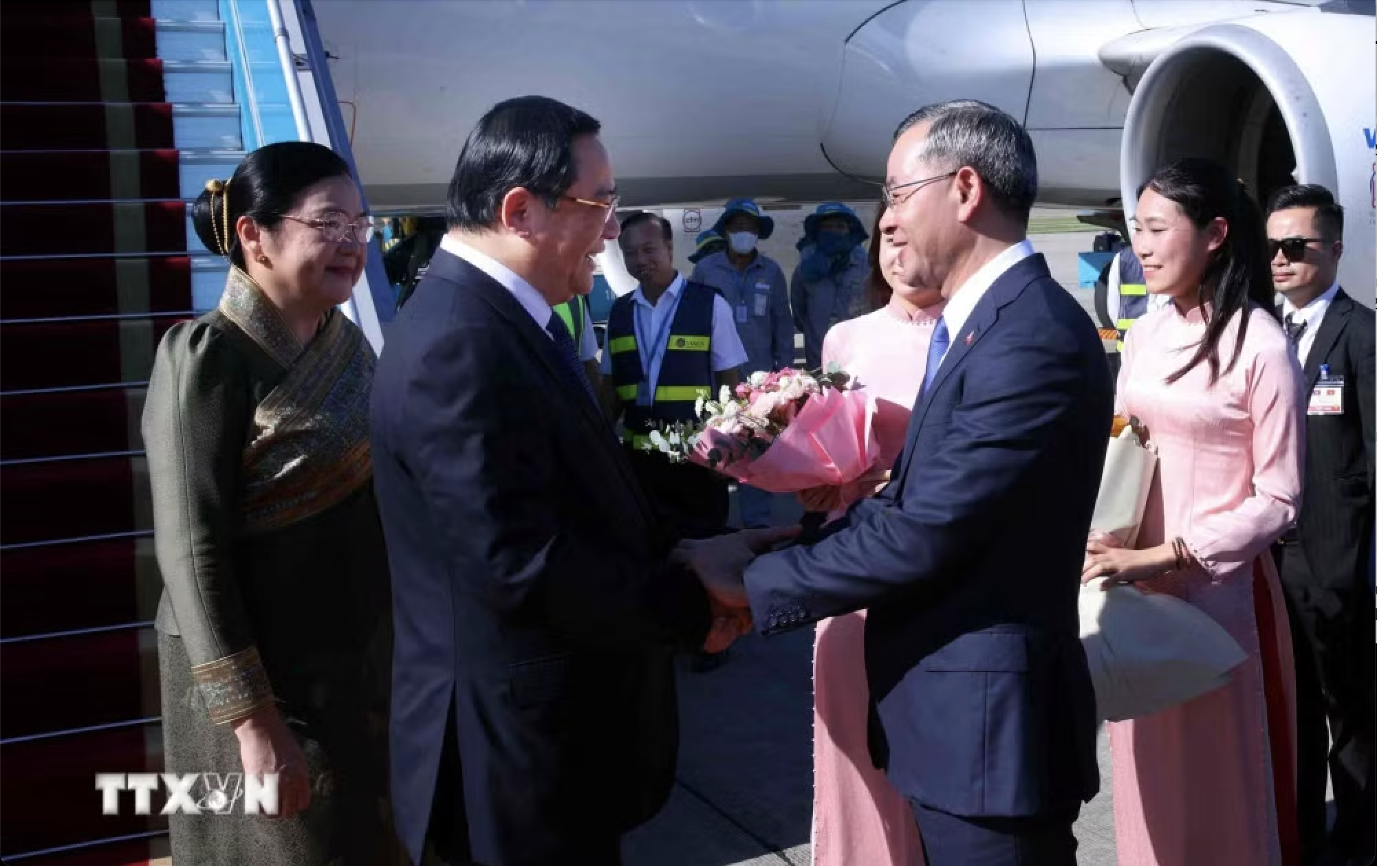 Thủ tướng Lào Sonexay Siphandone đến Hà Nội, bắt đầu thăm chính thức Việt Nam và dự AFF 2026 - Ảnh 3.
