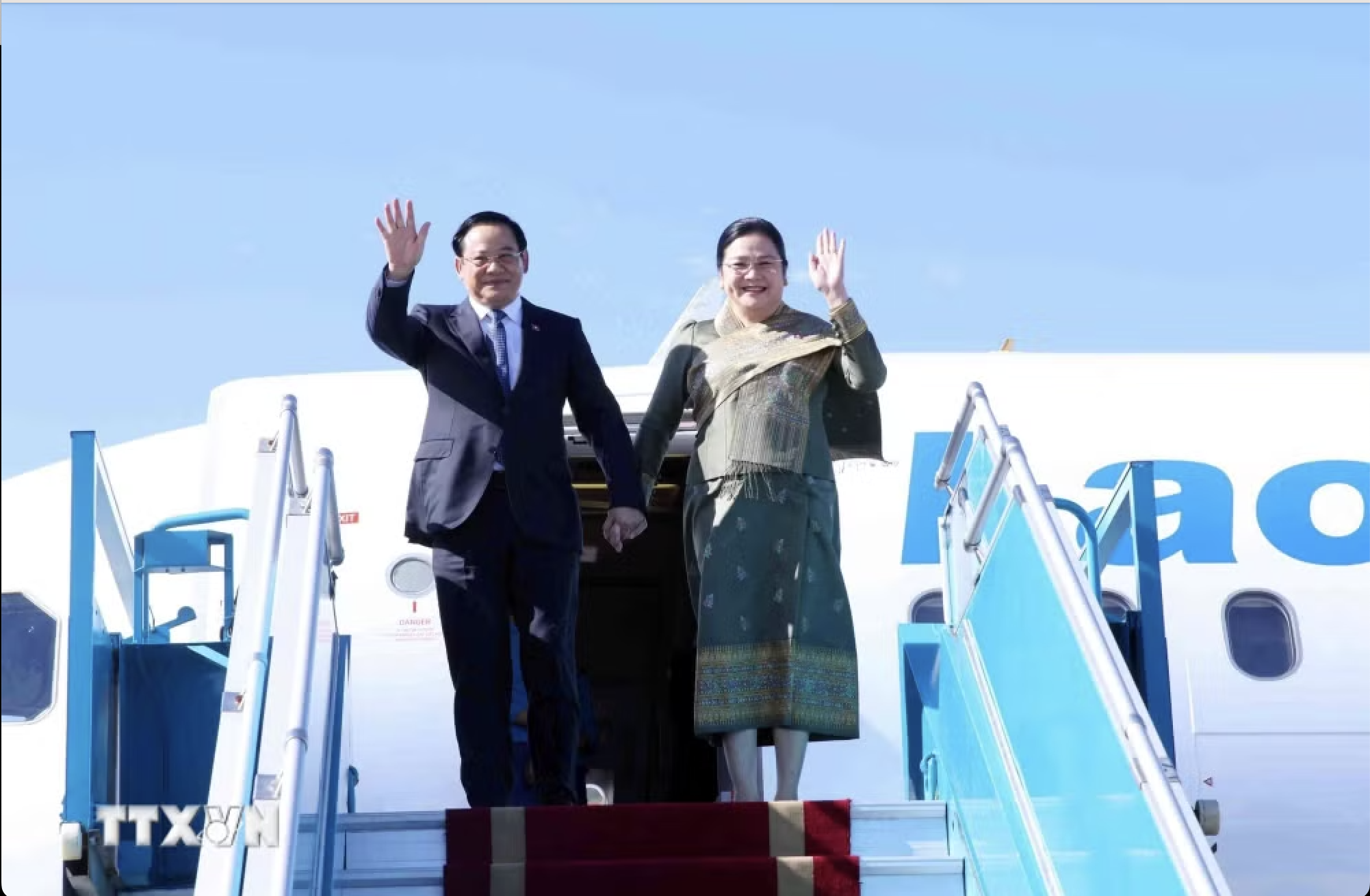 Thủ tướng Lào Sonexay Siphandone đến Hà Nội, bắt đầu thăm chính thức Việt Nam và dự AFF 2026 - Ảnh 2.
