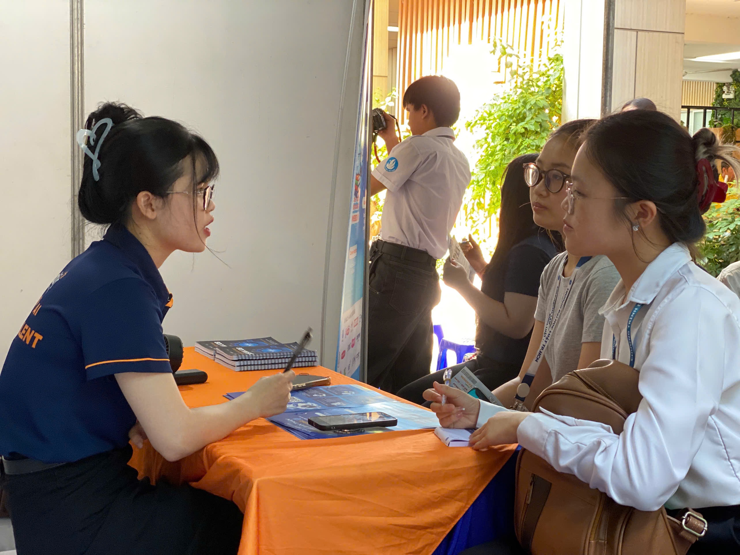 Một trường ĐH TPHCM thành lập CLB Doanh nhân - Ảnh 4.