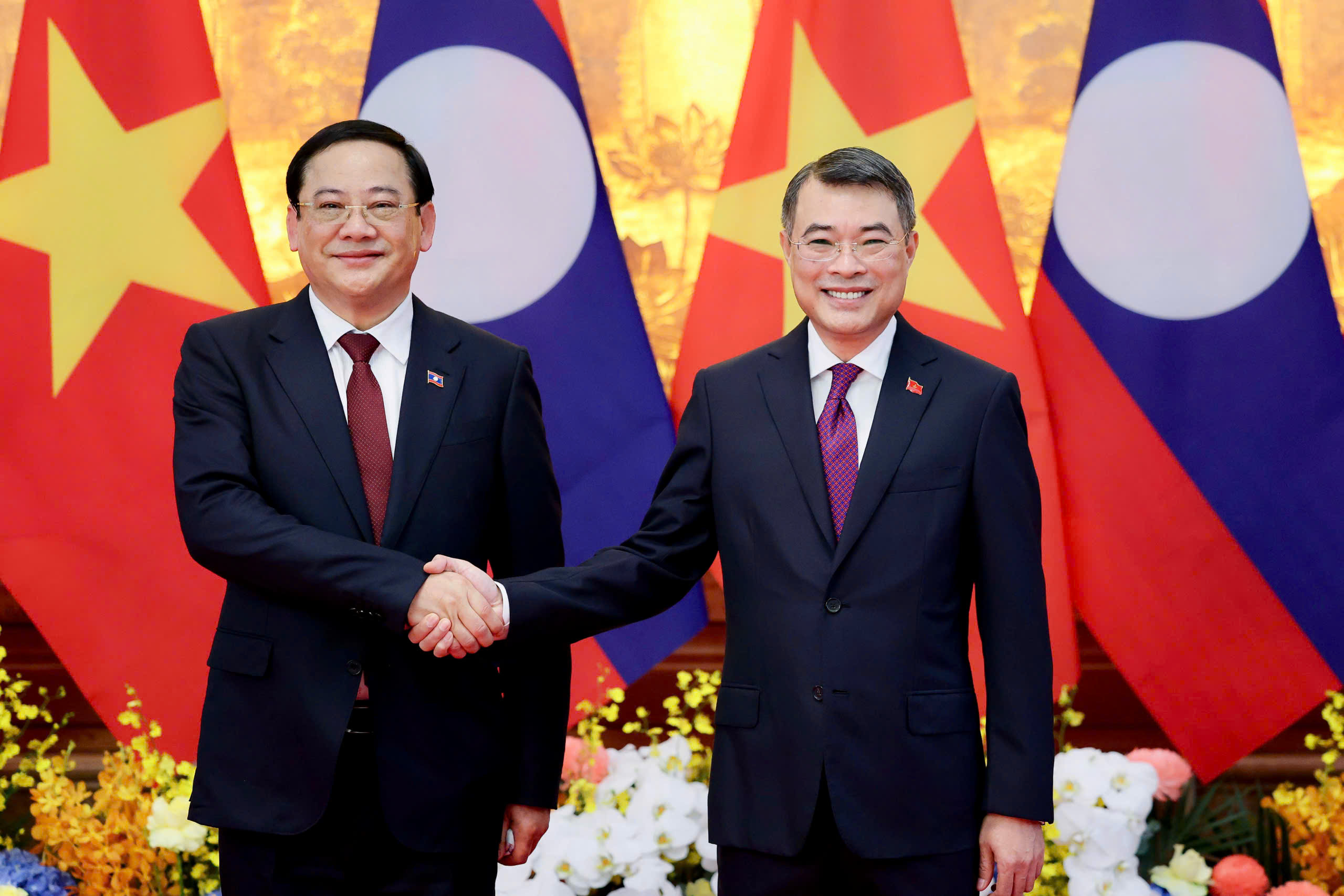 Thủ tướng Lê Minh Hưng và Thủ tướng Lào chứng kiến ký 4 văn kiện hợp tác - Ảnh 13.