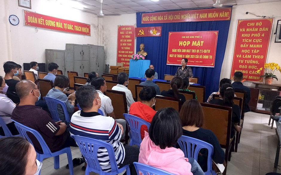 Đảng viên tích cực tham gia phong trào ở khu dân cư