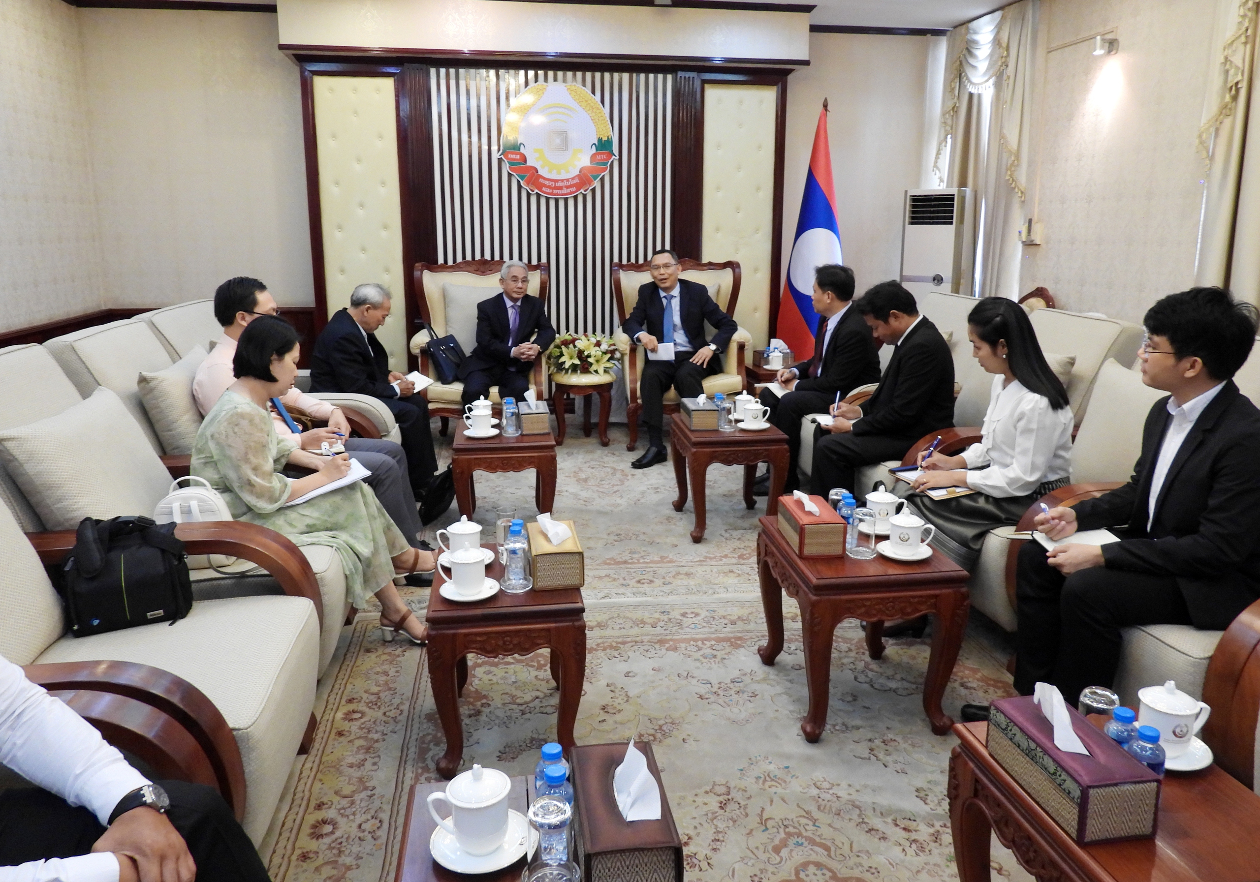 Trường Đại học Cửu Long làm việc với Bộ Công nghệ và Truyền thông Lào - Ảnh 1.