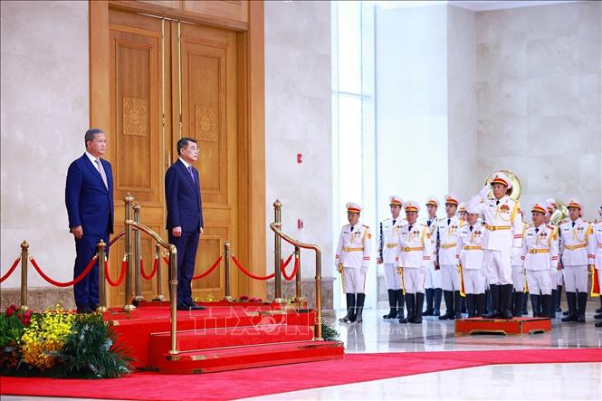 Thủ tướng Campuchia đến Hà Nội, bắt đầu thăm Việt Nam và dự AFF 2026 - Ảnh 5.