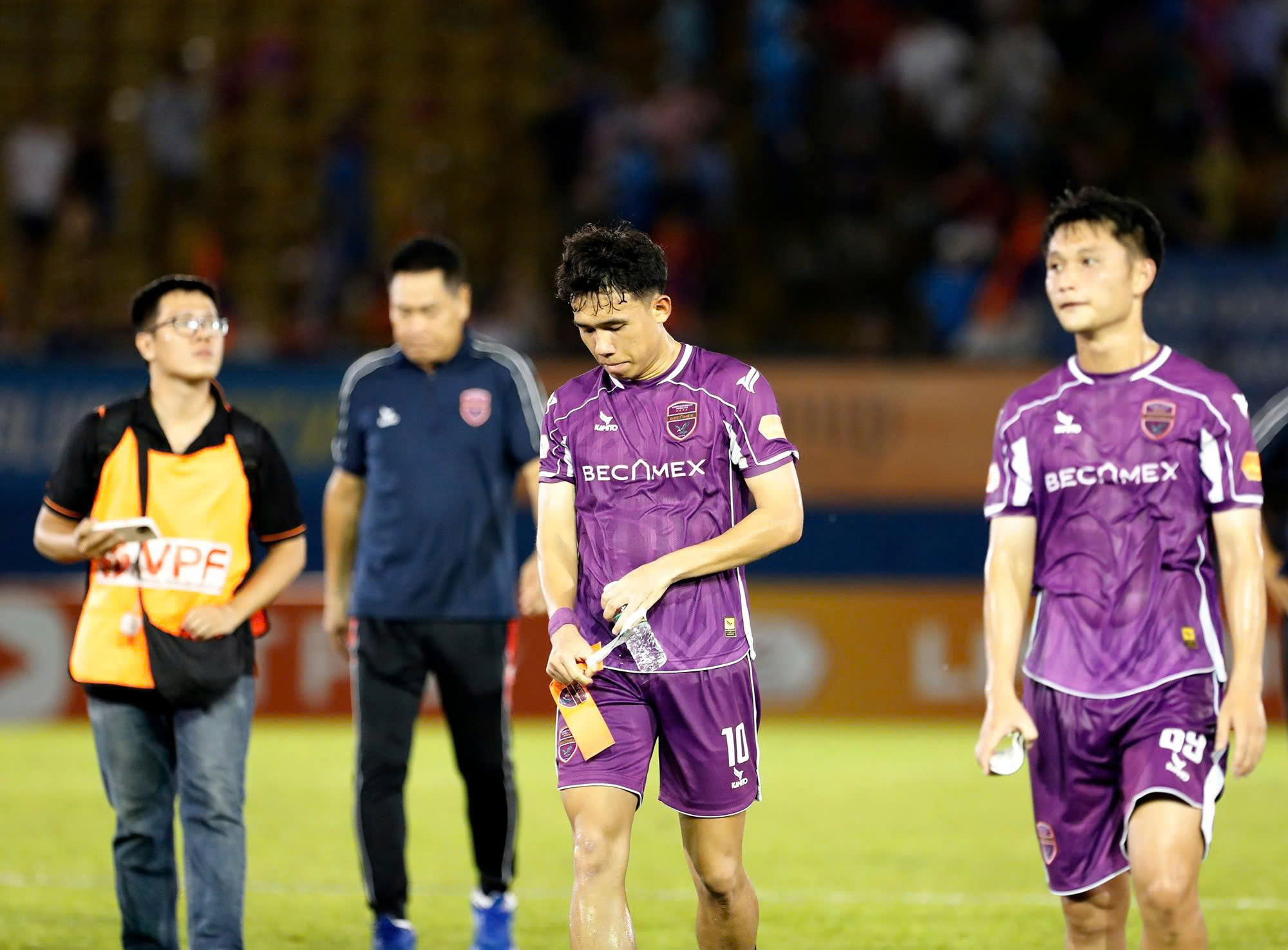 V-League và những gam màu đối lập - Ảnh 2. V-League và những gam màu đối lập - Ảnh 2.