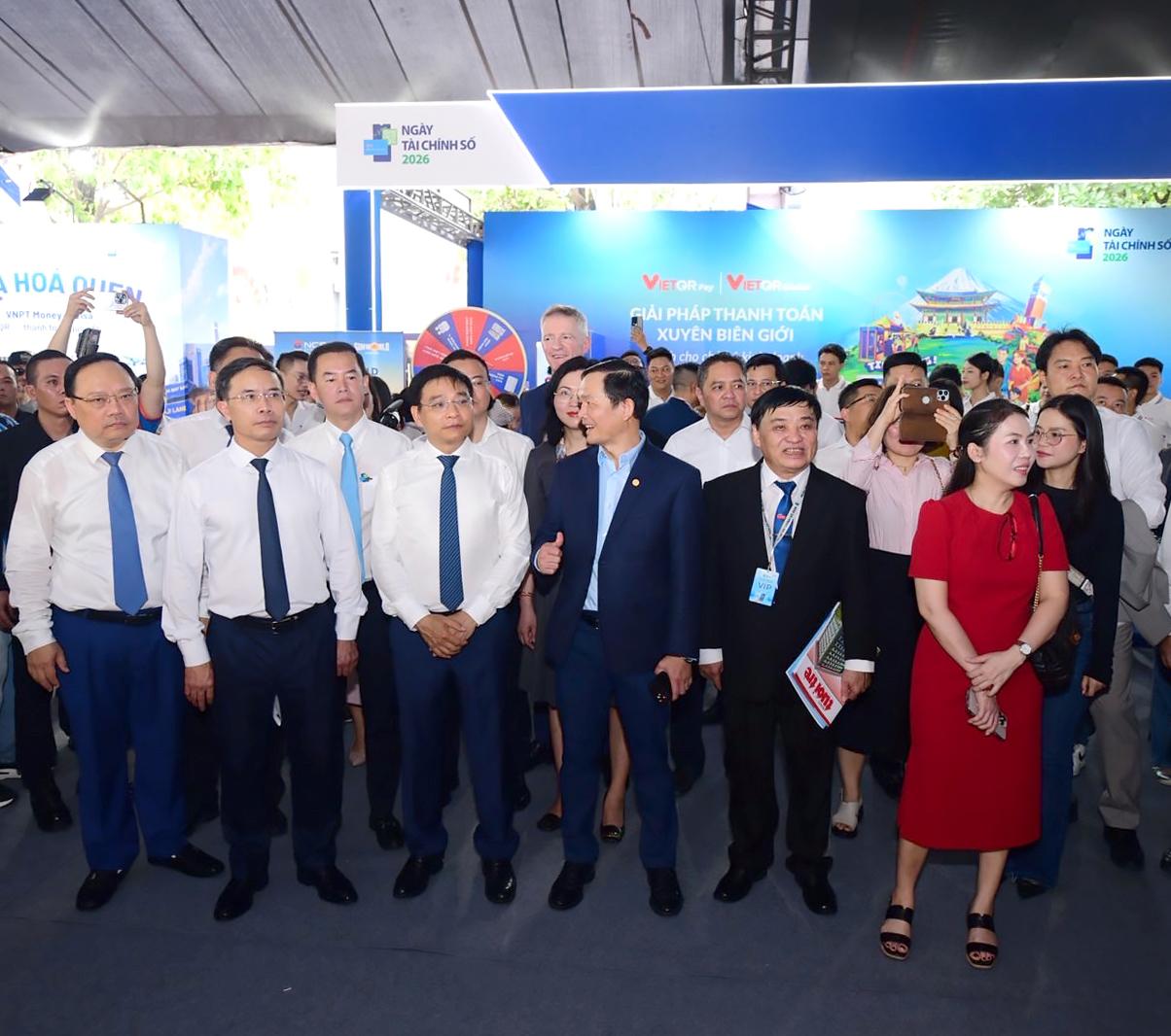 Gian hàng của Sacombank thu hút khách quốc tế tại Lễ hội Tài chính số 2026 - Ảnh 1.