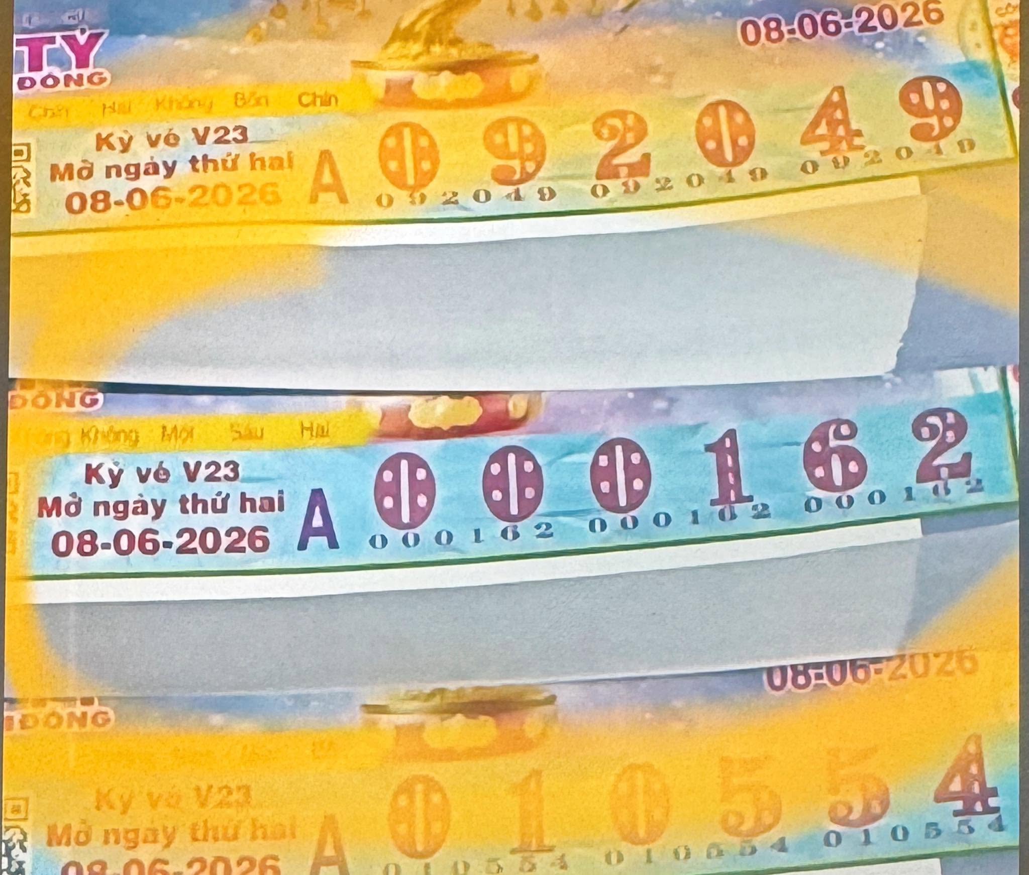 Hai cây vé xổ số miền Nam bất ngờ cùng trúng tại 1 tỉnh - Ảnh 2.