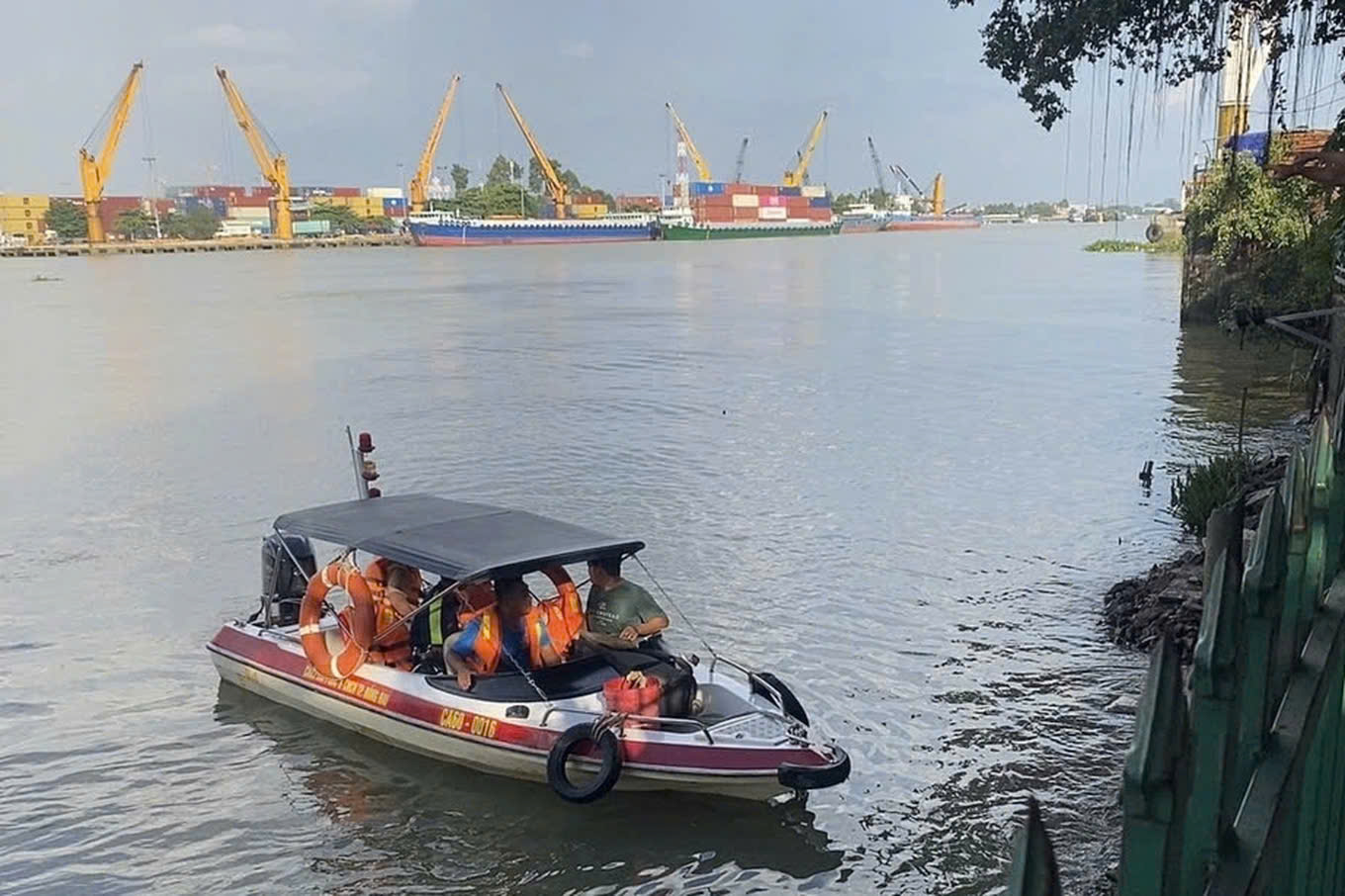 Điều tra vụ nam thanh niên tử vong dưới sông Đồng Nai gây xôn xao dư luận - Ảnh 1.