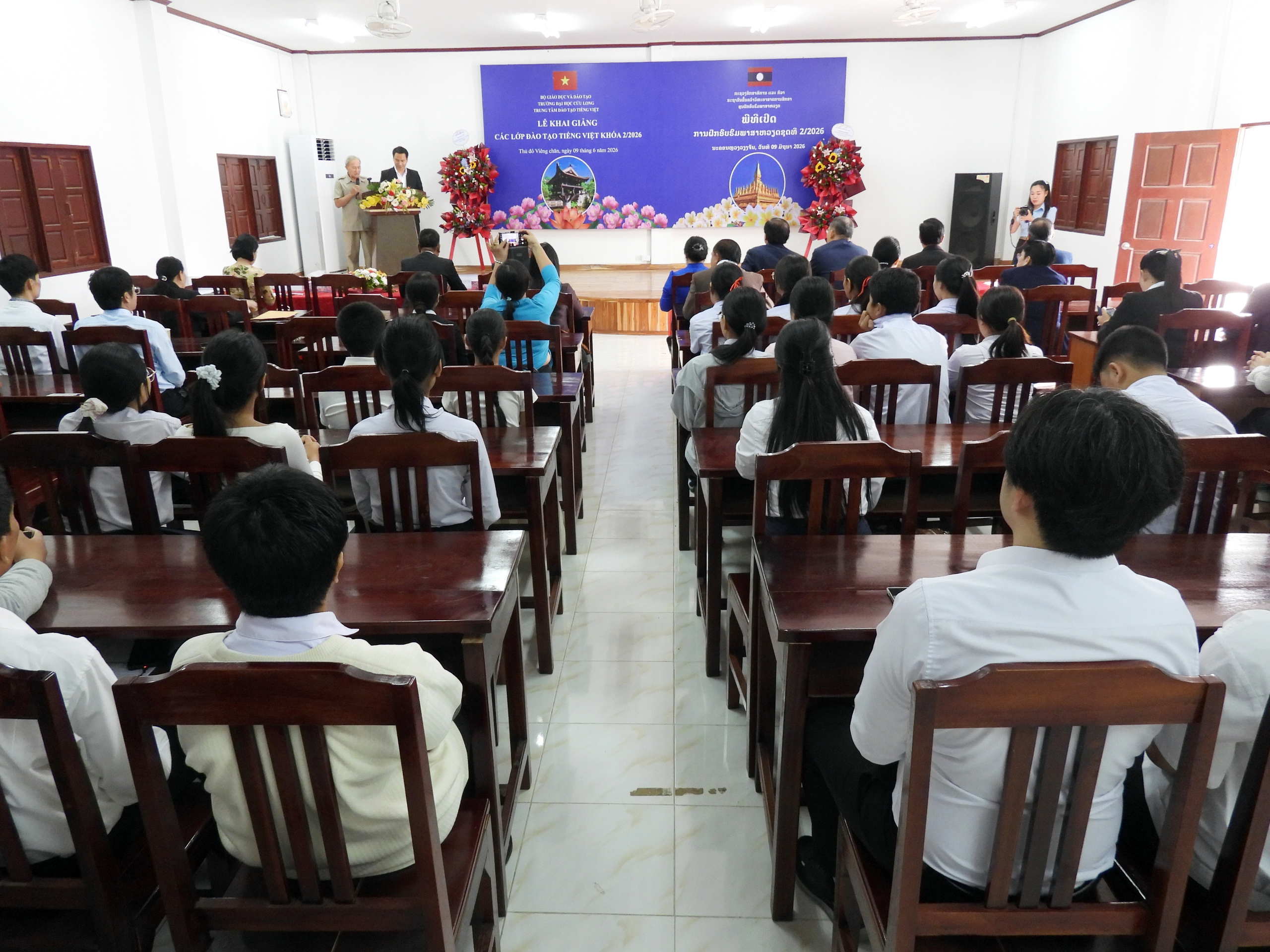 Trường Đại học Cửu Long khai giảng lớp đào tạo tiếng Việt khóa 2 tại Lào - Ảnh 1.