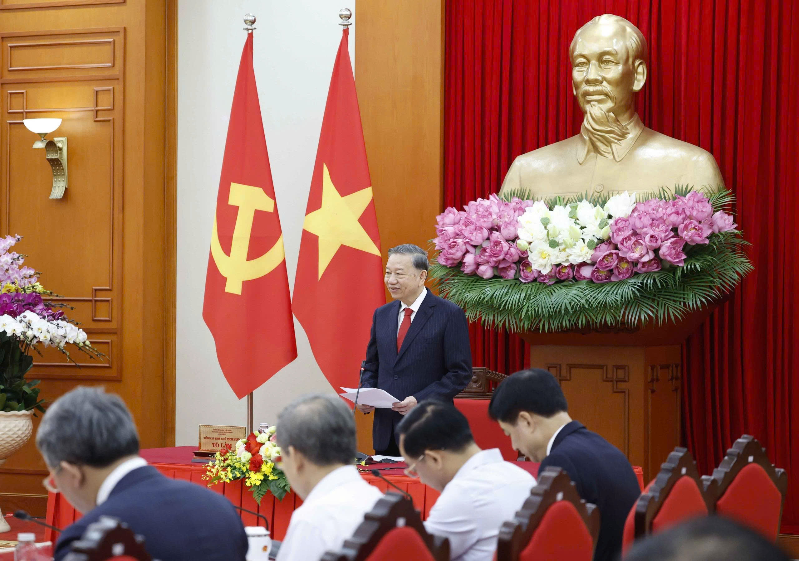 Tổng Bí thư Tô Lâm nhấn mạnh vai trò lý luận trong phát triển đất nước 2026 - Ảnh 1. Tổng Bí thư Tô Lâm nhấn mạnh vai trò lý luận trong phát triển đất nước 2026 - Ảnh 1.
