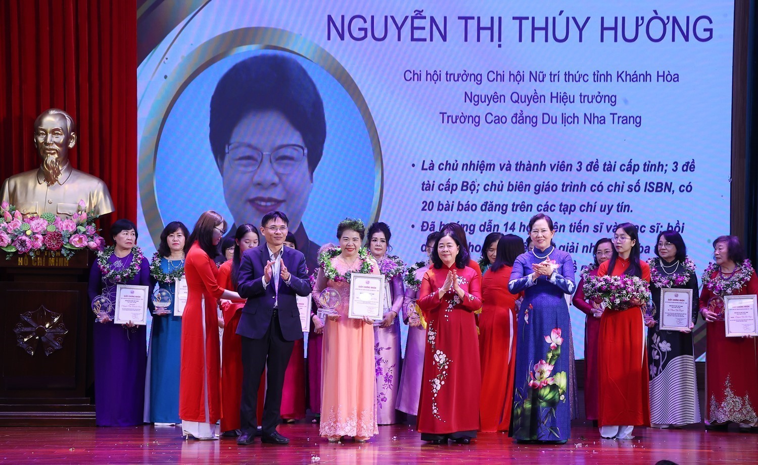 Tôn vinh 162 nữ trí thức Việt Nam tiêu biểu - Ảnh 1.