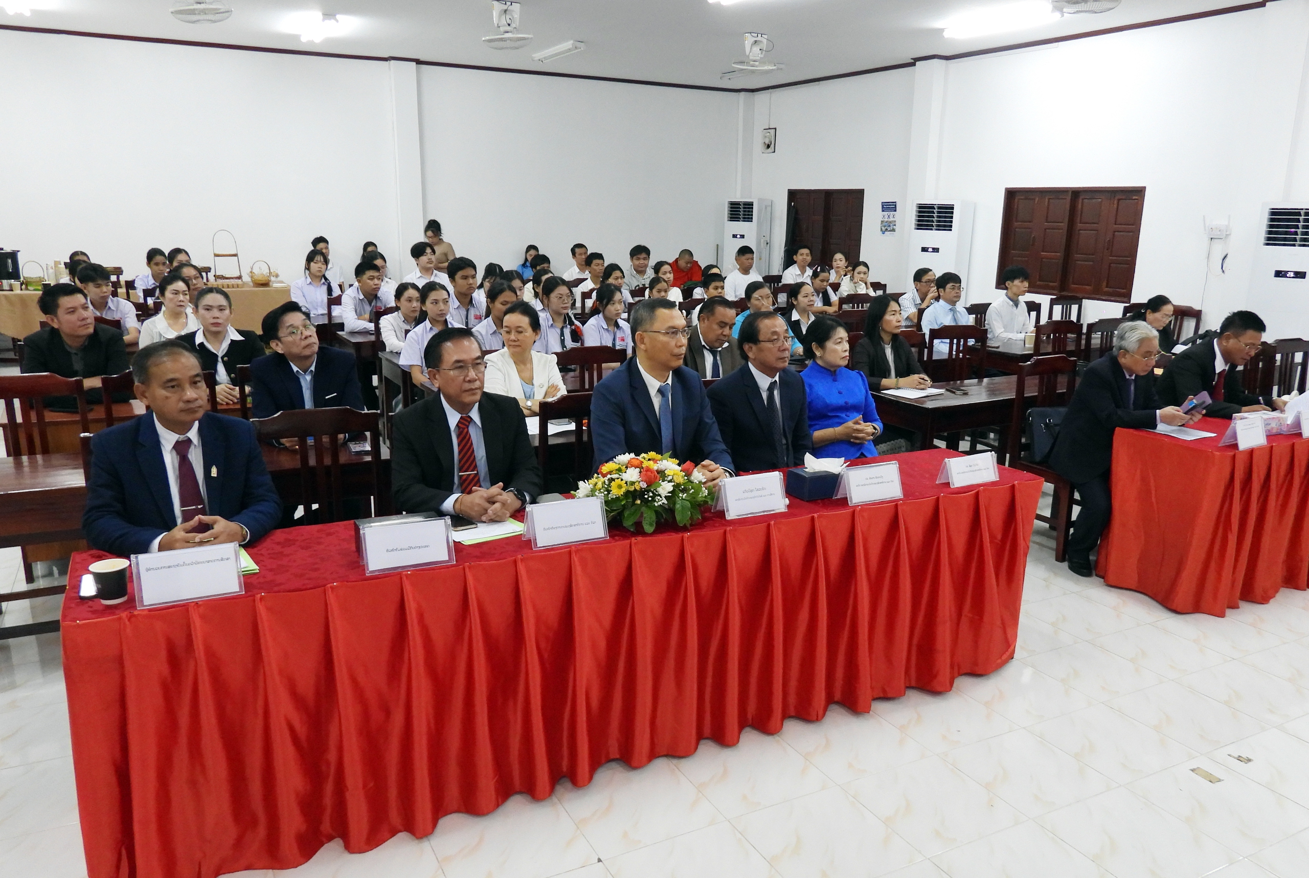 Trường Đại học Cửu Long khai giảng lớp đào tạo tiếng Việt khóa 2 tại Lào - Ảnh 2.