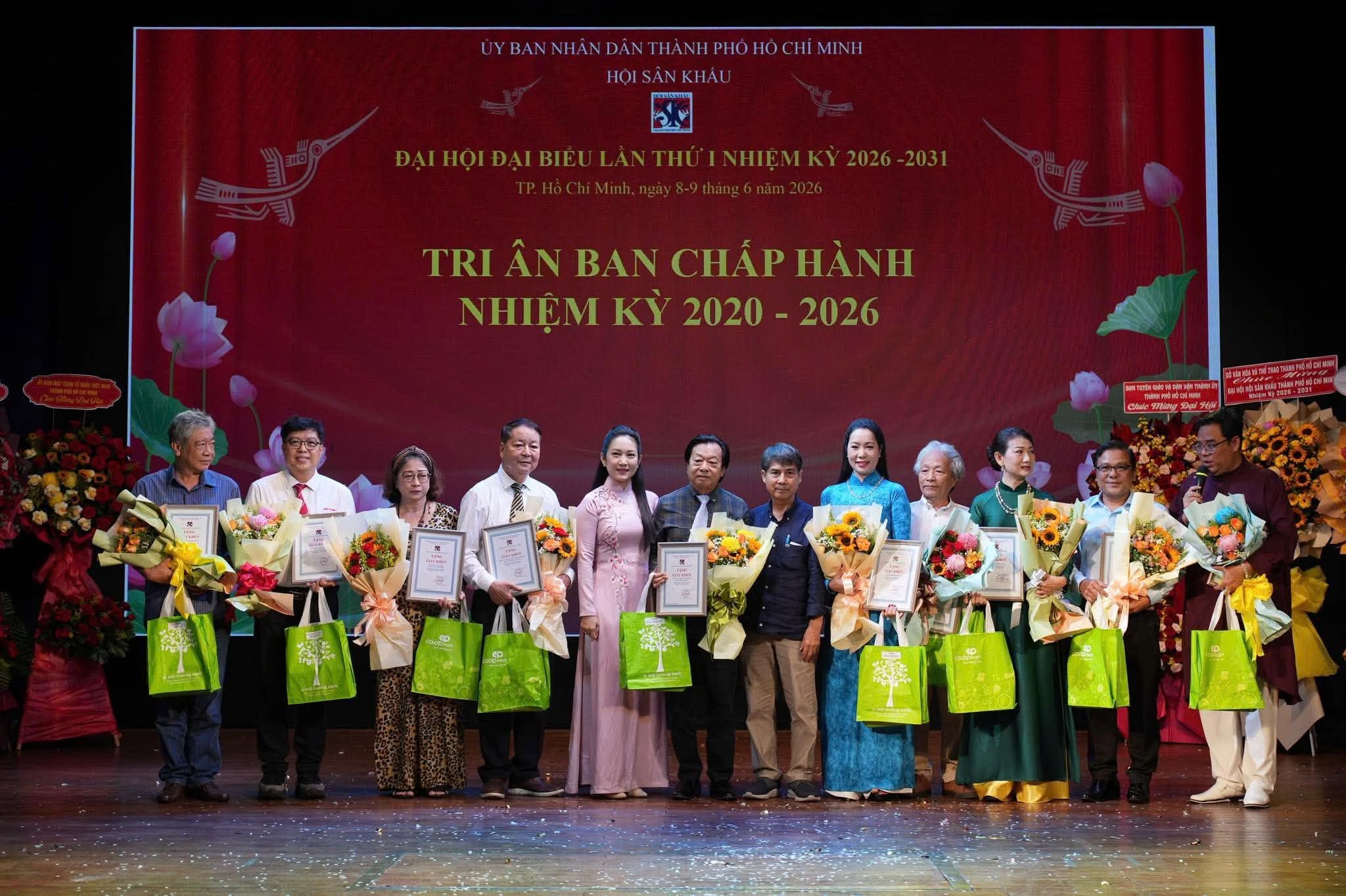 NSND Trịnh Kim Chi giữ cương vị Chủ tịch Hội Sân khấu TP HCM - Ảnh 2.