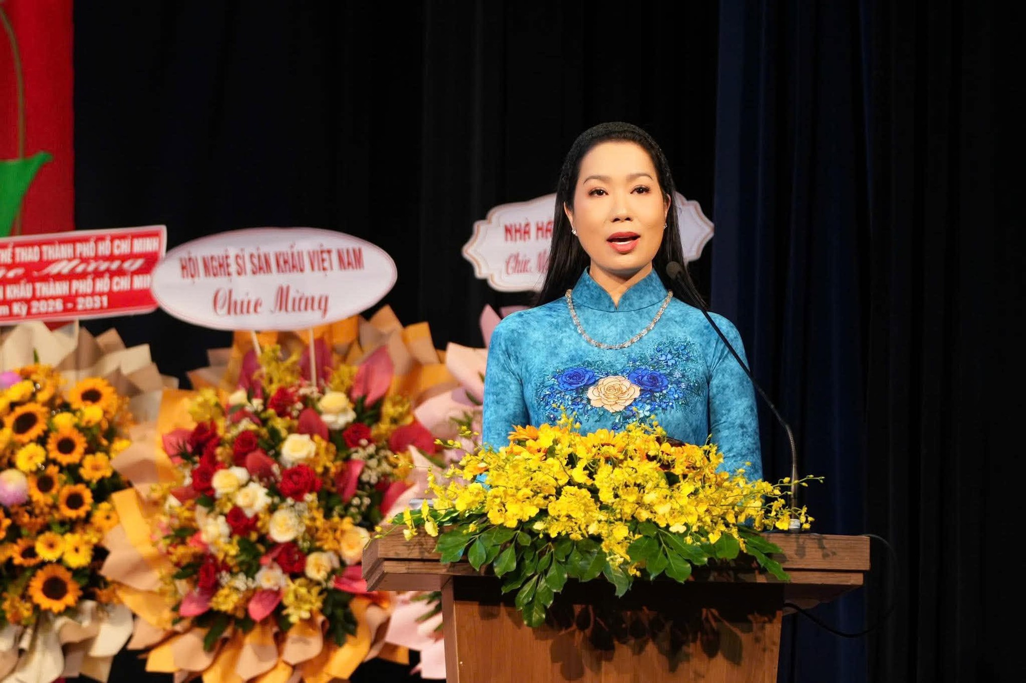 NSND Trịnh Kim Chi giữ cương vị Chủ tịch Hội Sân khấu TP HCM - Ảnh 1.