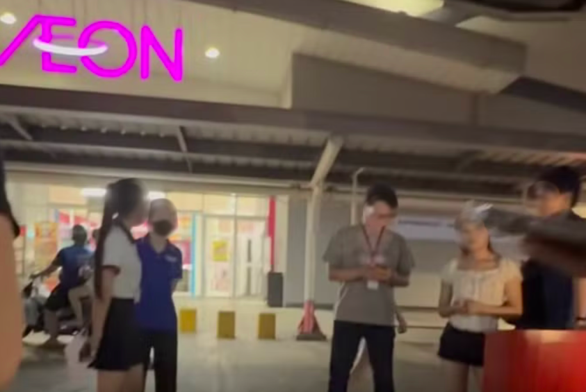 Aeon xin lỗi vụ người phụ nữ bị nghi ăn cắp ở Aeon Mall Long Biên - Ảnh 1. Aeon xin lỗi vụ người phụ nữ bị nghi ăn cắp ở Aeon Mall Long Biên - Ảnh 1.