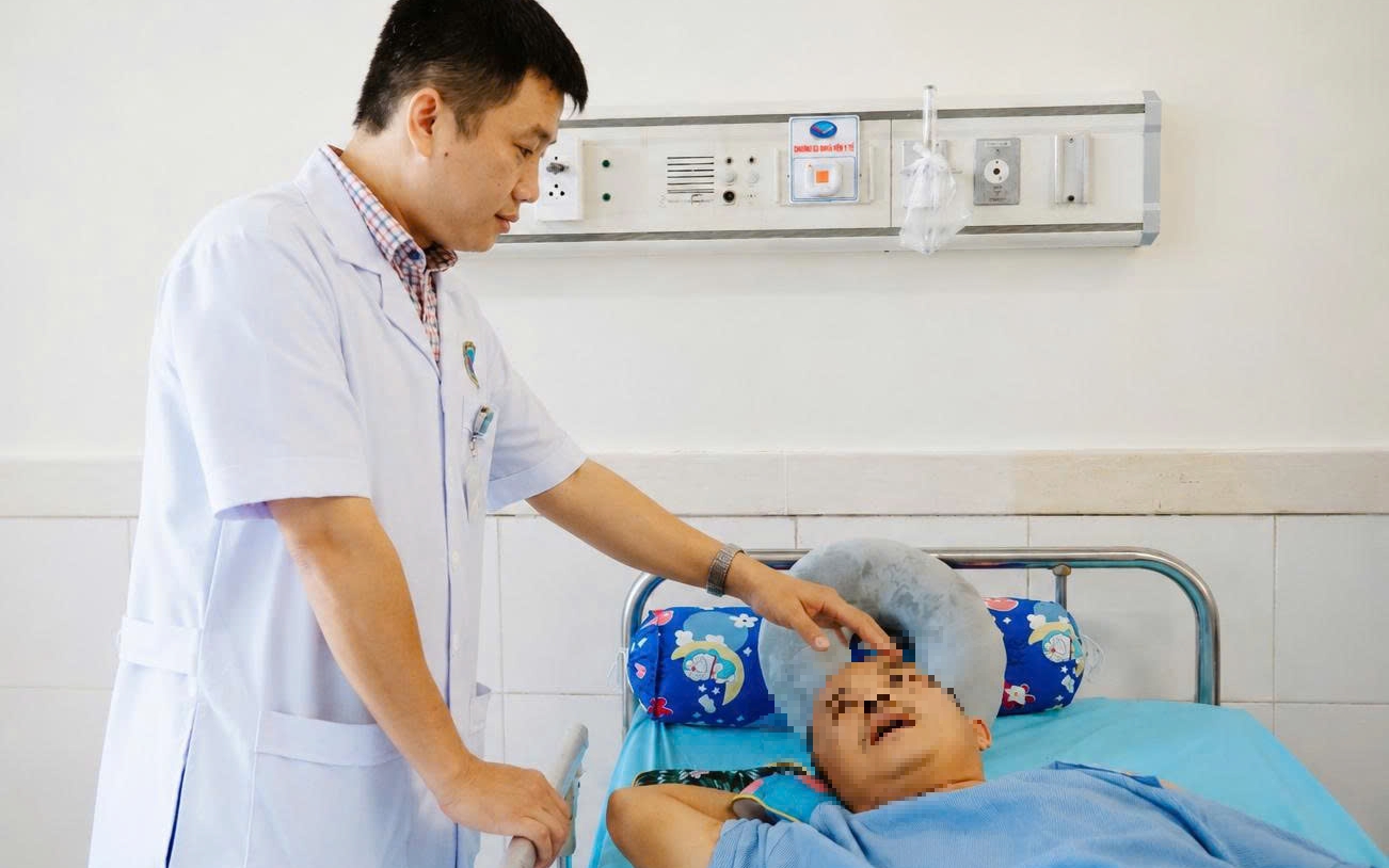Hơn 10 giờ gi&agrave;nh giật sự sống cho b&eacute; trai bị &ocirc; t&ocirc; c&aacute;n qua người - Ảnh 2.