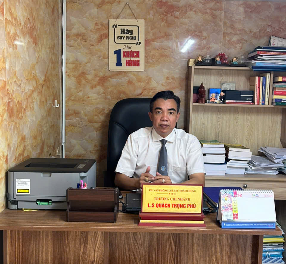 Vụ đổ xăng đốt cơ sở giặt sấy ở Cà Mau: Nghi phạm đã chết thì xử lý như thế nào? - Ảnh 1.