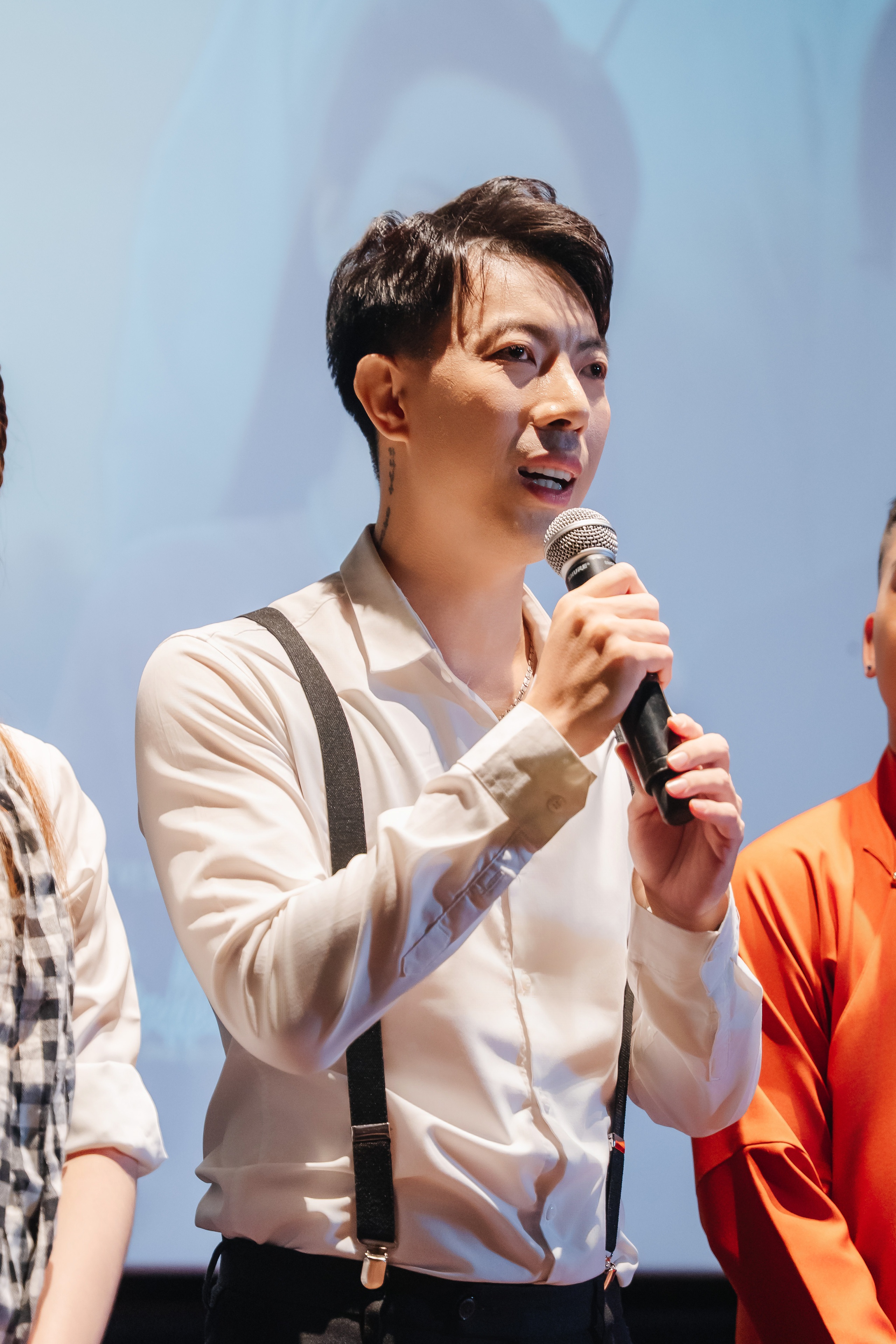 Nhìn ca sĩ Hoài Nhân, ta sẽ thấy