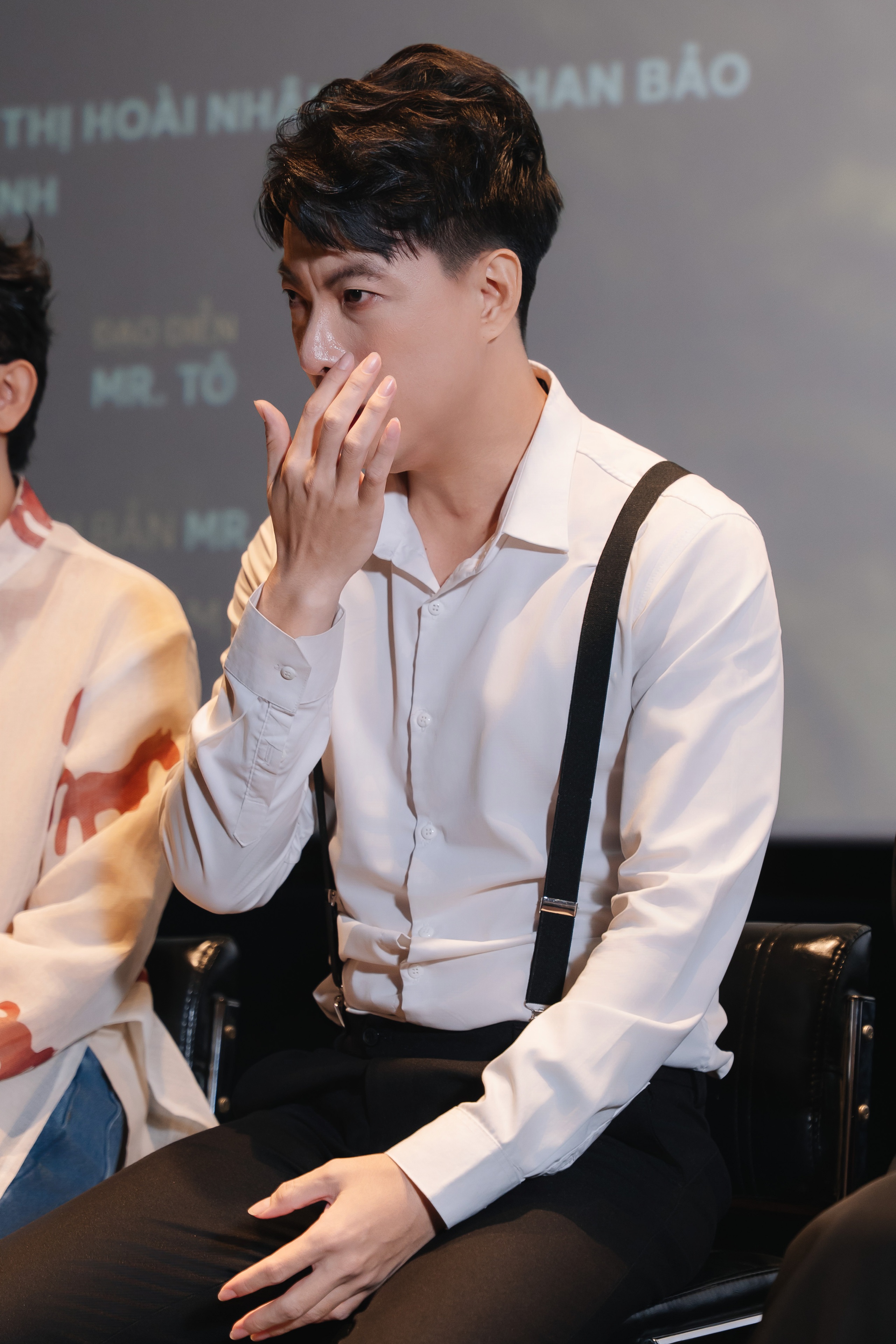 Nhìn ca sĩ Hoài Nhân, ta sẽ thấy