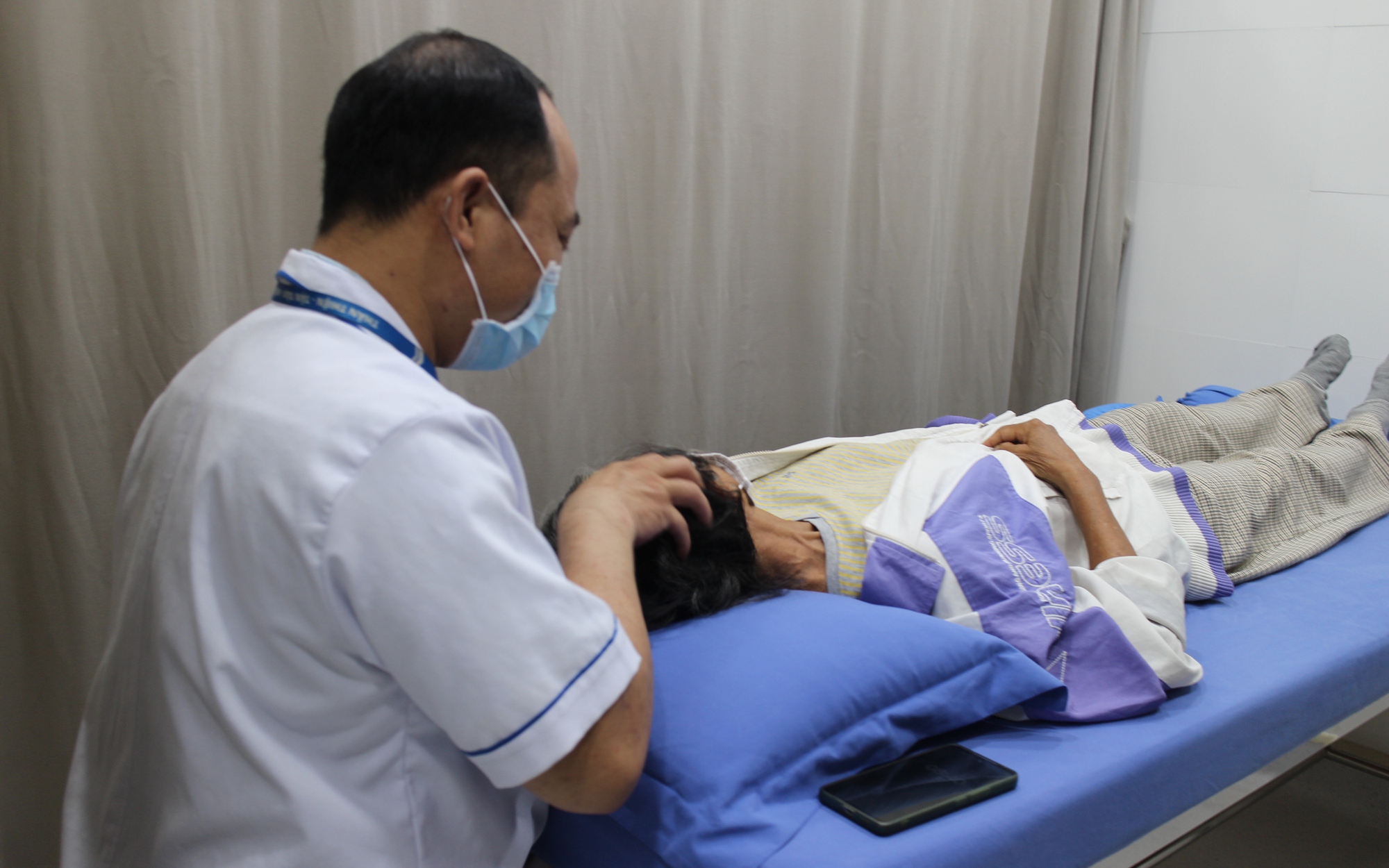 Chậm cấp thẻ BHYT cho người d&acirc;n An to&agrave;n khu, ph&aacute;t sinh nhiều phản &aacute;nh, kiến nghị - Ảnh 2.