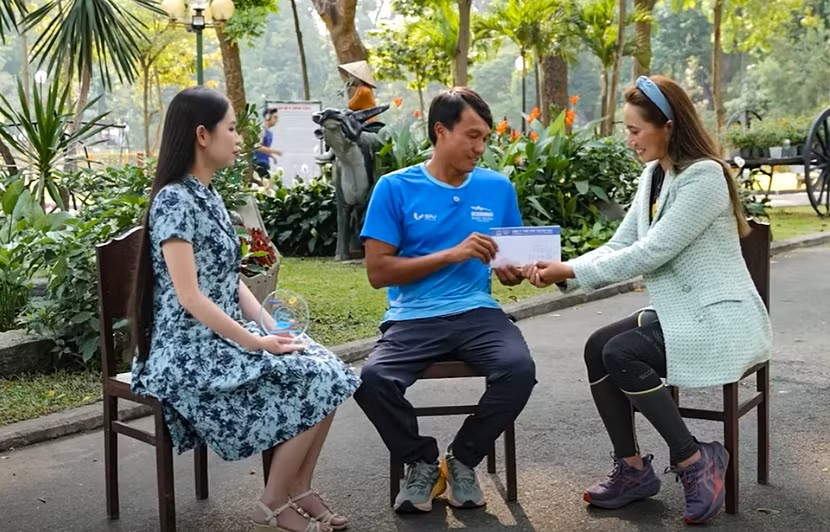 17 giờ xé sóng biển đêm: Kình ngư khuyết tật và hành trình vượt giới hạn con người - Ảnh 3.