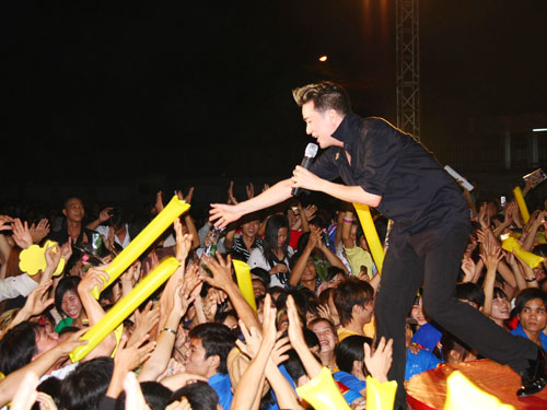 Gala Mai Vàng Chào Xuân 2012: Tưng bừng sức trẻ