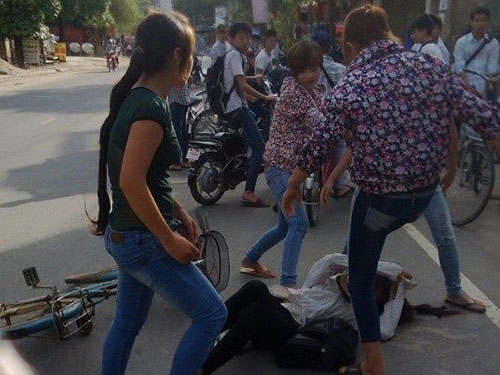 TP.HCM: nữ sinh lớp 11 bị bạn đánh túi bụi trong giờ ra chơi ở trường học |  Giáo dục Việt Nam