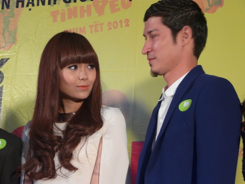 Minh Hằng xinh như búp bê