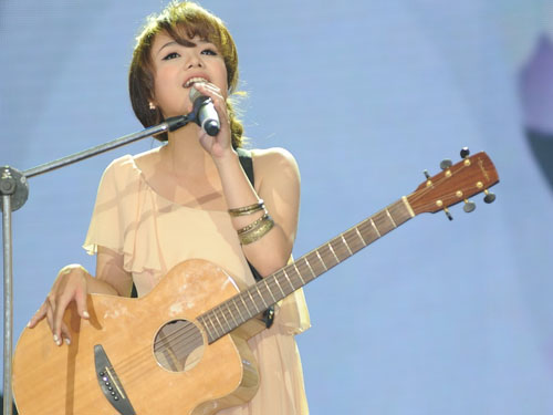 Thái Trinh lập "cú đúp" Bài hát Việt 2011