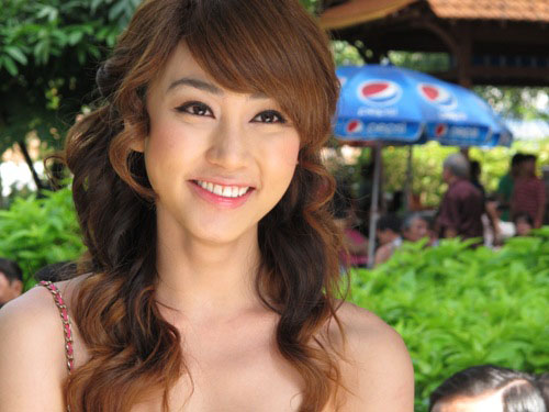 Ngân Khánh "làm xấu" để được yêu chân thành