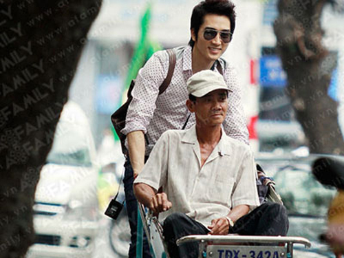 Xích lô Việt Nam và mỹ nam Hàn ra mắt công chúng