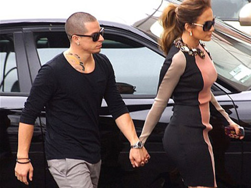 Jennifer Lopez muốn có con với "phi công trẻ"