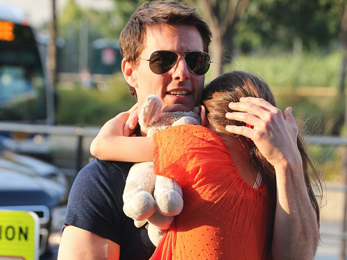 Tom Cruise gặp con gái lần đầu sau ly dị