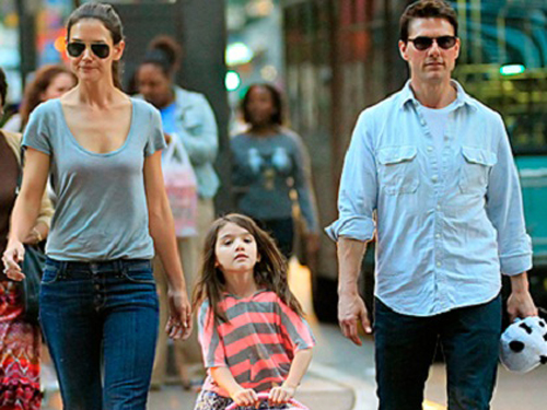 Tom Cruise bực bội vì Katie cản trở tiếp xúc con gái