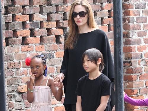 Pax Thiên bị Angelina Jolie cấm nghe nhạc Rihanna