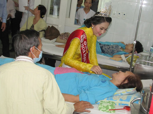 "Không dám mơ con mình thành hoa hậu"