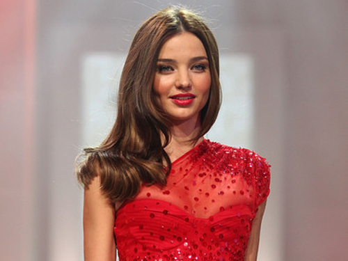 Siêu mẫu Miranda Kerr lộng lẫy sắc đỏ