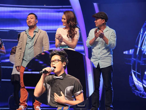 Giám khảo Vietnam Idol 2012 "bỏ rơi" Anh Quân!