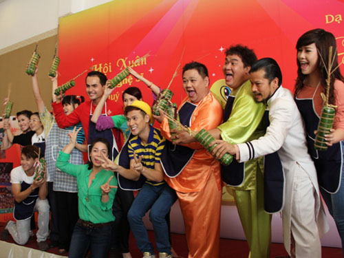 Nghệ sĩ hào hứng tranh danh hiệu "Vua bánh tét" 2013
