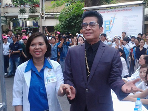 Thanh Bạch "khuấy động" bệnh viện Từ Dũ