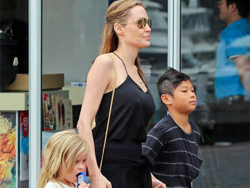 Pax Thiên cùng Angelina Jolie dạo chơi ở Sydney