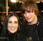 Demi Moore lại phẫu thuật