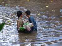 Lật t&agrave;u chở kh&aacute;ch tr&ecirc;n hồ Th&aacute;c B&agrave;, 6 người mất t&iacute;ch - Ảnh 2.