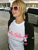 Paris Hilton chê vòng một của Jessica Simpson