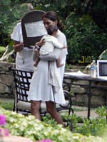 Halle Berry nổi giận với paparazzi