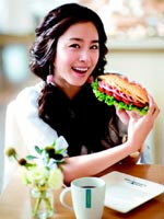 Kim Tae Hee ăn một lúc 30 chiếc sandwiches
