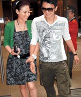 Tạ Đình Phong - Trương Bá Chi “trốn” con trai đi chơi riêng