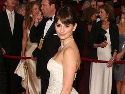 Penelope Cruz "rinh" giải ngôi sao mặc đẹp nhất