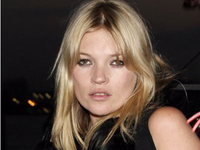 Kate Moss bán đấu giá…nụ hôn