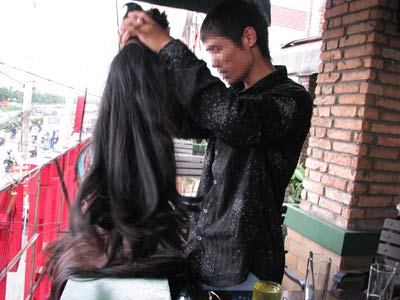 Nghề thu mua tóc rối ở Việt Nam lên báo nước ngoài  Báo Dân trí