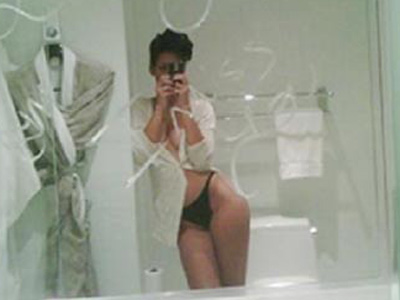 Rihanna dính scandal ảnh nóng